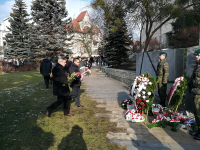 Kwiaty przy Pomniku AK złożył naczelnik Delegatury dr hab. Karol Sacewicz