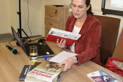 Anna Pyżewska podczas wykładu