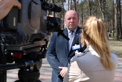Przy okazji składania wieńca dyrektor Piotr Kardela udzielił wywiadu ekipie Telewizji Polskiej