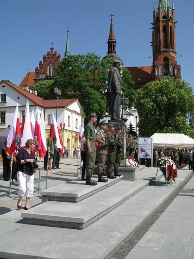 Warta honorowa przy pomniku Marszałka Józefa Piłsudskiego