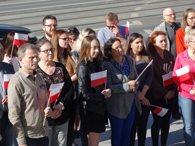 Uroczystości przed gmachem Urzędu Wojewódzkiego