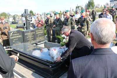 Na grobie mjr. Bronisława Karwowskiego ps. „Grom” kwiaty złożył dr Jarosław Schabieński