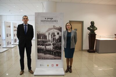 Autorzy wystawy: Magdalena Dzienis-Todorczuk i Paweł Murawski pracownicy OBEN IPN w Białymstoku