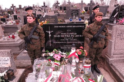 Uroczyste poświęcenie grobu żołnierzy Armii Krajowej por. Stanisława Marchewki ps. ,,Ryba” i jego żony Agnieszki
