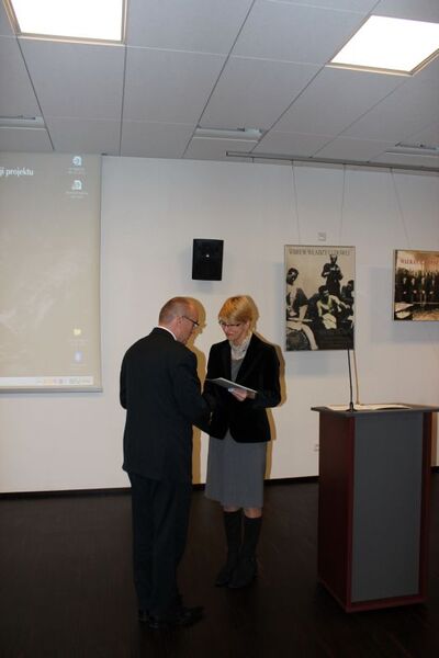 Dyrektor Oddziału Barbara Bojaryn-Kazberuk podziękowała starostom za sfinansowanie projektu