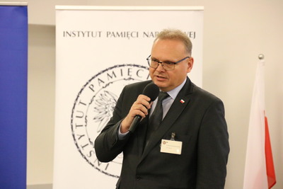 dr hab. Krzysztof Sychowicz, naczelnik Oddziałowego Biura Badań Historycznych IPN w Białymstoku wita uczestników konferencji