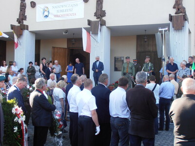 Wystąpienia przed kościołem w Narewce