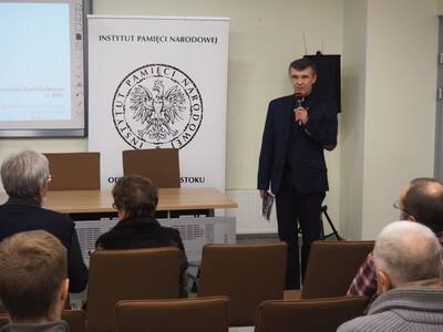 Zebranych powitał ks. dr Tadeusz Kasabuła, dyrektor Archiwum i Muzeum Archidiecezjalnego