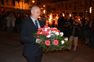 Kwiaty w imieniu Oddziału IPN w Białymstoku złożył Bogusław Łabędzki