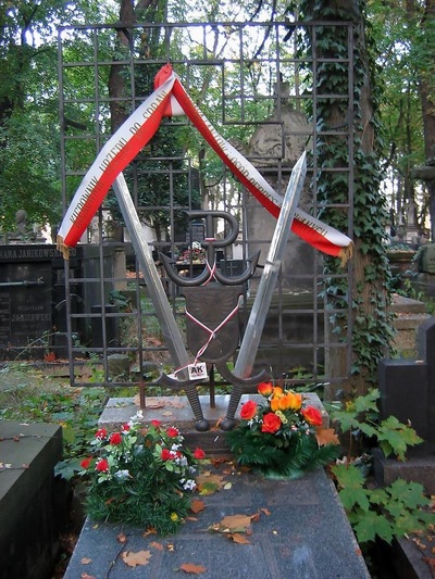 Grób Władysława Liniarskiego na Cmentarzu Powązkowskim