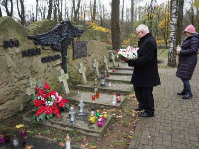 Mogiła ofiar zbrodni komunistycznej z Olmont na Cmentarzu Wojskowym przy ul. 11 Listopada