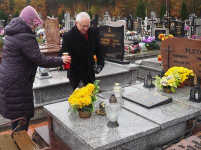 Przy grobie Waldemara Pluty, Sybiraka, żołnierza-górnika, uhonorowanego nagrodą „Świadek Historii”