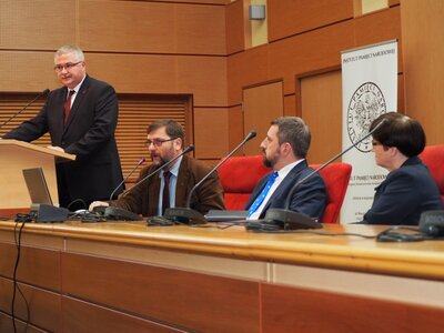 Panel dyskusyjny z udziałem dr. hab. Piotra Niwińskiego, dr Radosława Dobrowolskiego oraz Danuty Kaszlej