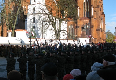 Po Apelu Pamięci nastąpiła salwa honorowa żołnierzy z 18. Białostockiego Pułku Rozpoznawczego