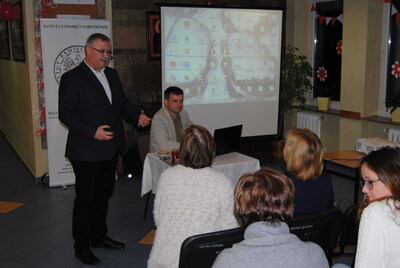 Prelegenta zaprezentował dr Waldemar Brenda, naczelnik Oddziałowego Biura Edukacji Narodowej IPN w Białymstoku