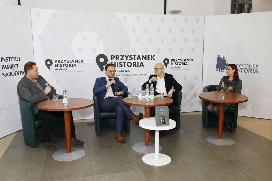 Dyskusja wokół książki „Sztuka przetrwania. Deportacje sowieckie z powiatu bielskiego 1940–1941. Relacje zesłańców”. Fot. Piotr Życieński (IPN)