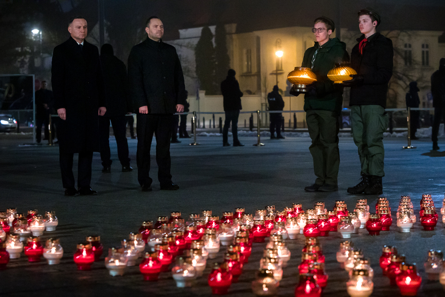 Światło Wolności w 40. rocznicę wprowadzenia stanu wojennego – Warszawa, pl. Józefa Piłsudskiego, 13 grudnia 2021. Fot. Sławek Kasper (IPN)