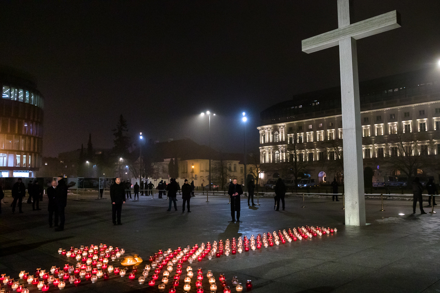 Światło Wolności w 40. rocznicę wprowadzenia stanu wojennego – Warszawa, pl. Józefa Piłsudskiego, 13 grudnia 2021. Fot. Sławek Kasper (IPN)