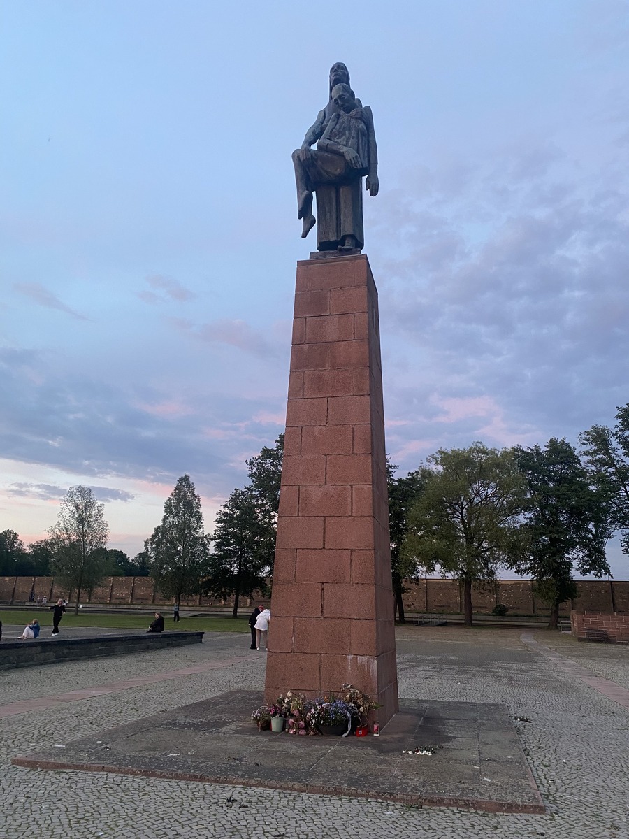 Wyjazd finalistów konkursu „W kręgu pamięci i prozy lagrowej więźniarek KL Ravensbrück” do Niemiec i odwiedzenie Miejsca Pamięci i Przestrogi Ravensbrück – 24-27 maja 2024, fot. Paula Prudziłowicz (IPN)