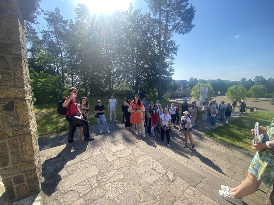 Wyjazd finalistów konkursu „W kręgu pamięci i prozy lagrowej więźniarek KL Ravensbrück” do Niemiec i odwiedzenie Miejsca Pamięci i Przestrogi Ravensbrück – 24-27 maja 2024, fot. Paula Prudziłowicz (IPN)