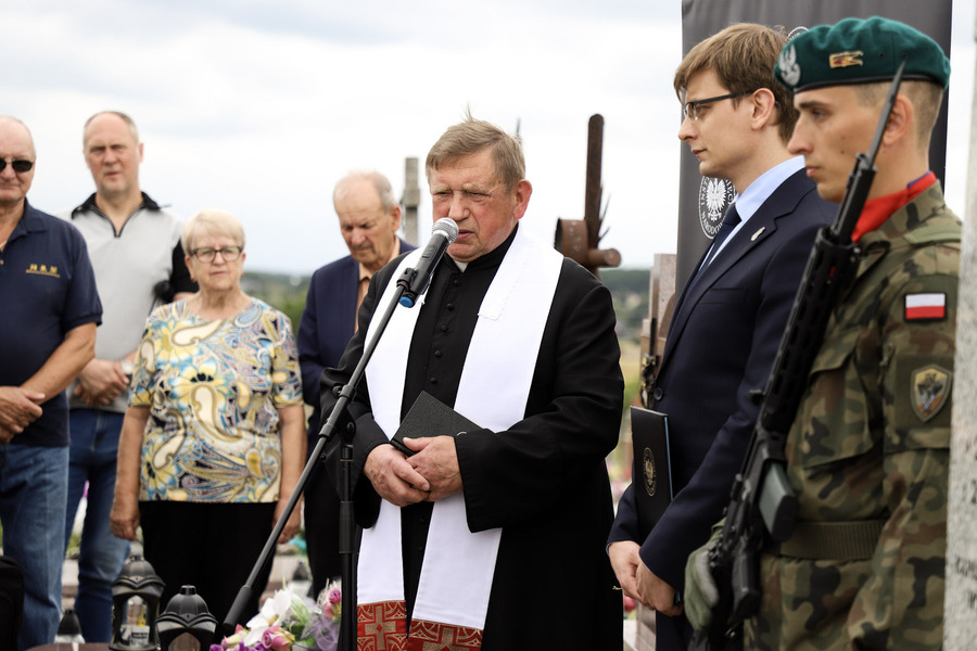 Uroczystość odsłonięcia i poświęcenia wyremontowanego nagrobka ks. kpt. Wiktora Gogolińskiego ps. „Wiktor” – 2 lipca 2024, fot. Paula Prudziłowicz (IPN)
