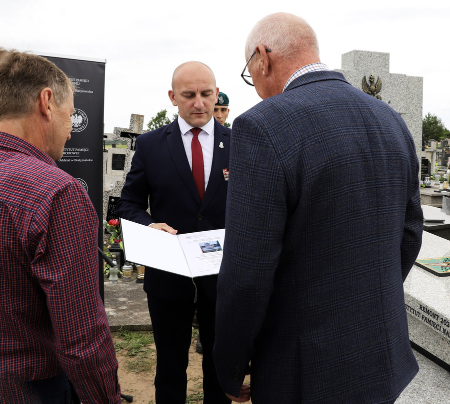 Uroczystość odsłonięcia i poświęcenia wyremontowanego nagrobka ks. kpt. Wiktora Gogolińskiego ps. „Wiktor” – 2 lipca 2024, fot. Paula Prudziłowicz (IPN)