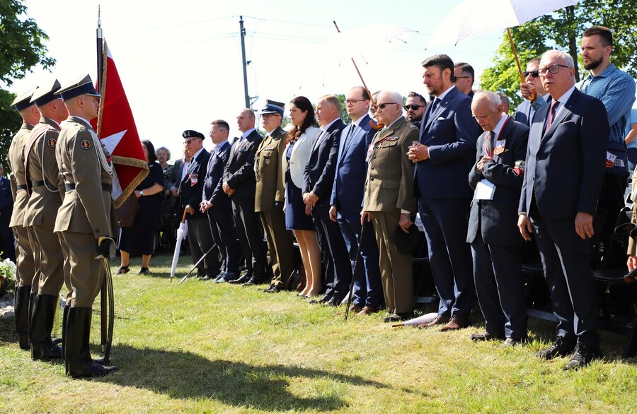 Uroczyste obchody 80. rocznicy operacji „Ostra Brama”. Ceremonia składania wieńców w kwaterze poległych żołnierzy Armii Krajowej w Skorbucianach – 6 lipca 2024, fot. Paula Prudziłowicz (IPN)