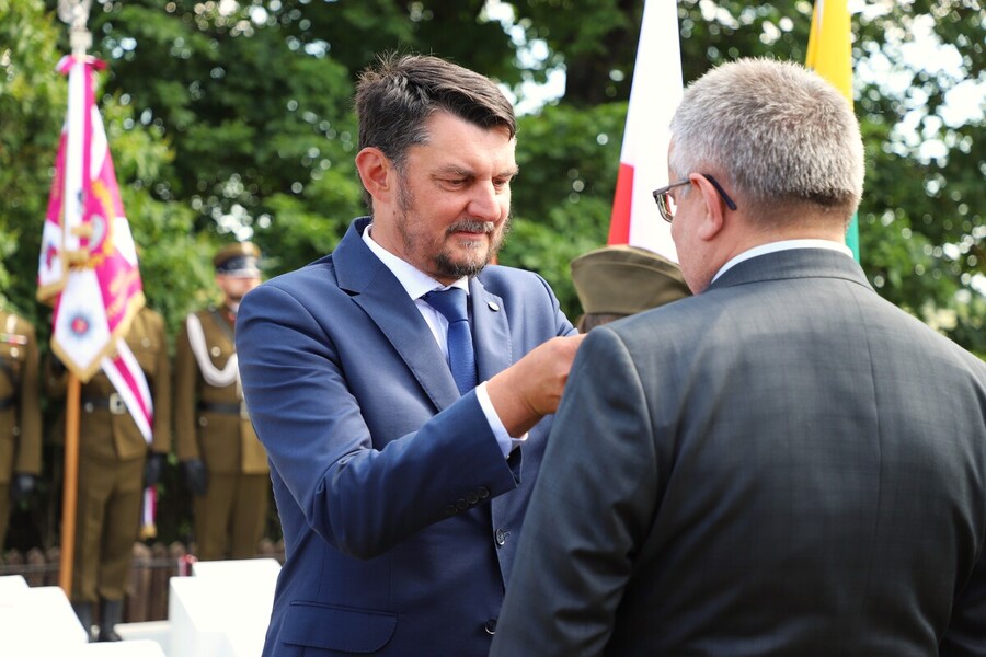 Uroczyste obchody 80. rocznicy operacji „Ostra Brama”. Ceremonia składania wieńców w kwaterze poległych żołnierzy Armii Krajowej w Skorbucianach – 6 lipca 2024, fot. Paula Prudziłowicz (IPN)