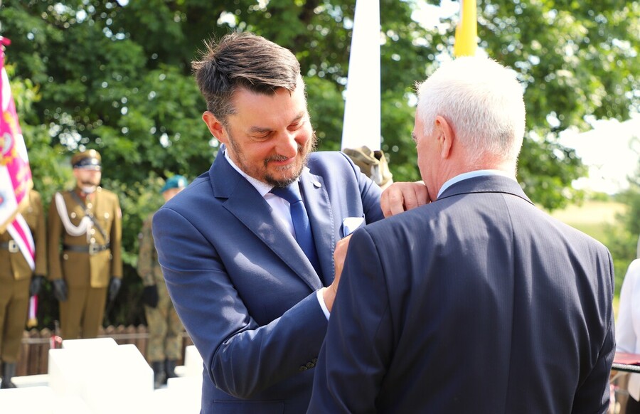 Uroczyste obchody 80. rocznicy operacji „Ostra Brama”. Ceremonia składania wieńców w kwaterze poległych żołnierzy Armii Krajowej w Skorbucianach – 6 lipca 2024, fot. Paula Prudziłowicz (IPN)