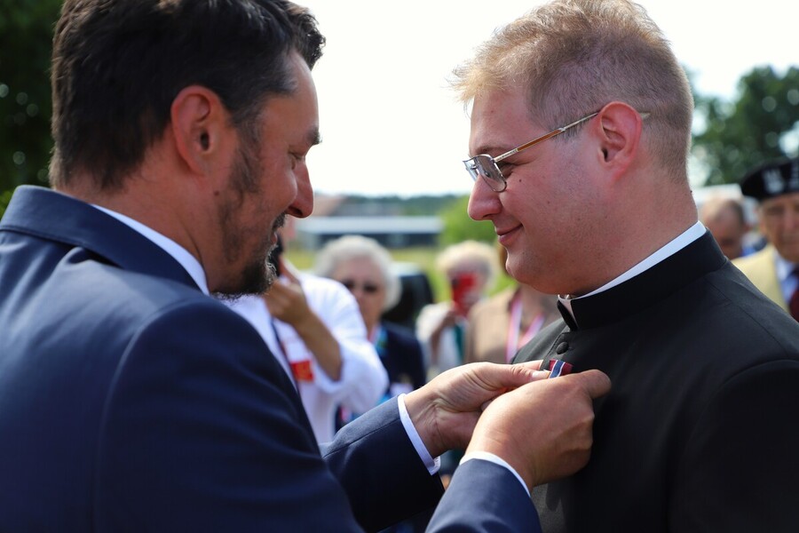 Uroczyste obchody 80. rocznicy operacji „Ostra Brama”. Ceremonia składania wieńców w kwaterze poległych żołnierzy Armii Krajowej w Skorbucianach – 6 lipca 2024, fot. Paula Prudziłowicz (IPN)