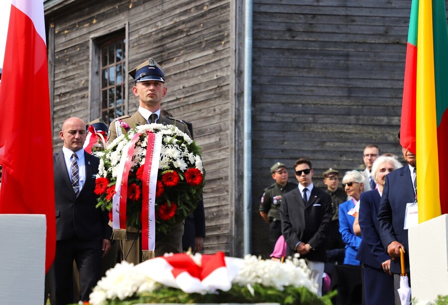 Uroczyste obchody 80. rocznicy operacji „Ostra Brama”. Ceremonia składania wieńców w kwaterze poległych żołnierzy Armii Krajowej w Skorbucianach – 6 lipca 2024, fot. Paula Prudziłowicz (IPN)