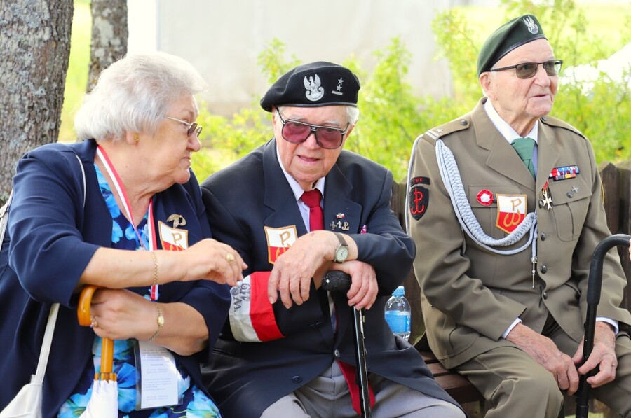 Uroczyste obchody 80. rocznicy operacji „Ostra Brama”. Ceremonia składania wieńców w kwaterze poległych żołnierzy Armii Krajowej w Skorbucianach – 6 lipca 2024, fot. Paula Prudziłowicz (IPN)