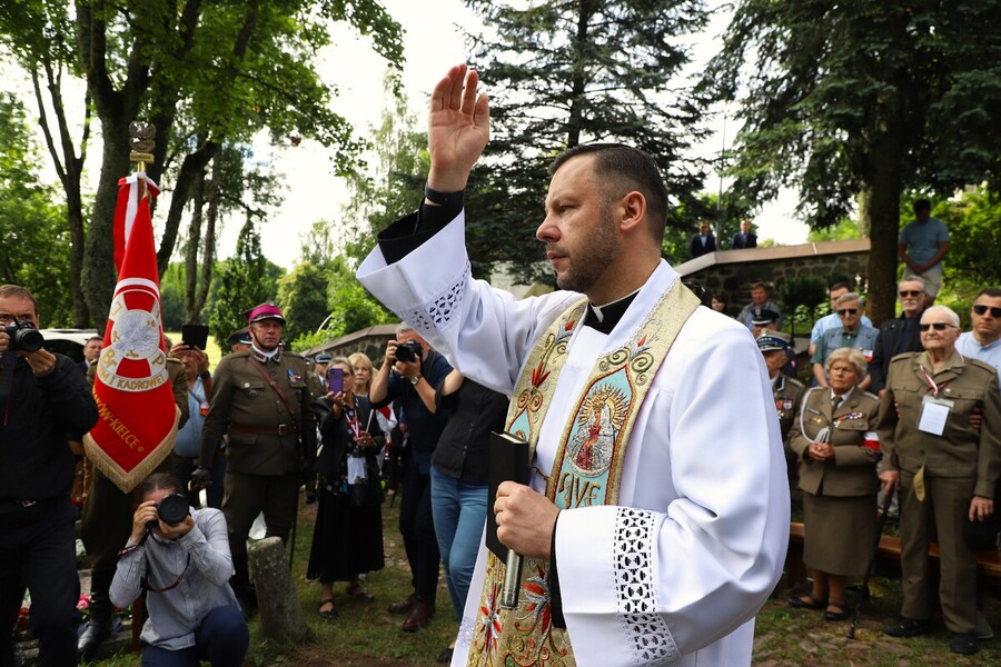 Uroczyste obchody 80. rocznicy operacji „Ostra Brama”. Uroczystości na cmentarzu w Kalwarii Wileńskiej oraz Kolonii Wileńskiej – 8 lipca 2024, fot. Paula Prudziłowicz (IPN)