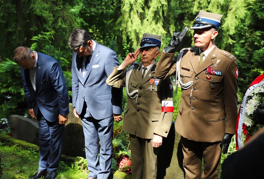 Uroczyste obchody 80. rocznicy operacji „Ostra Brama”. Uroczystości na cmentarzu w Kalwarii Wileńskiej oraz Kolonii Wileńskiej – 8 lipca 2024, fot. Paula Prudziłowicz (IPN)