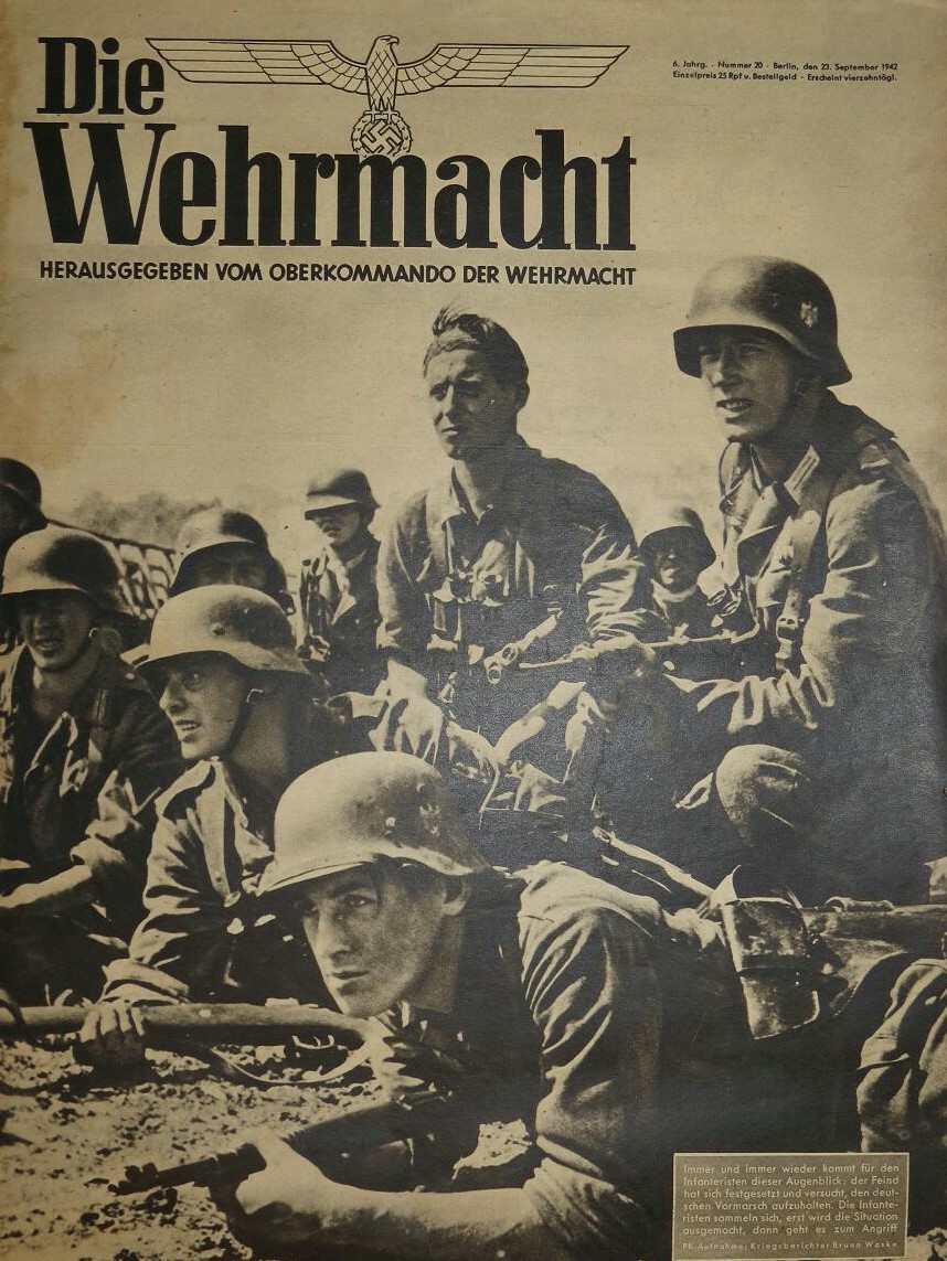 Żołnierze niemieccy na pozycjach bojowych, zdjęcie poglądowe z gazety przeznczonej dla Wehrmachtu (zbiory Tomasza Balbusa)