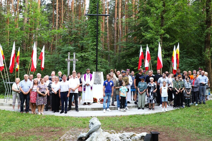 Uroczystość upamiętniająca 81.rocznicę masowych egzekucji w Lesie Bacieczkowskim – 15 lipca 2024, fot. Paula Prudziłowicz