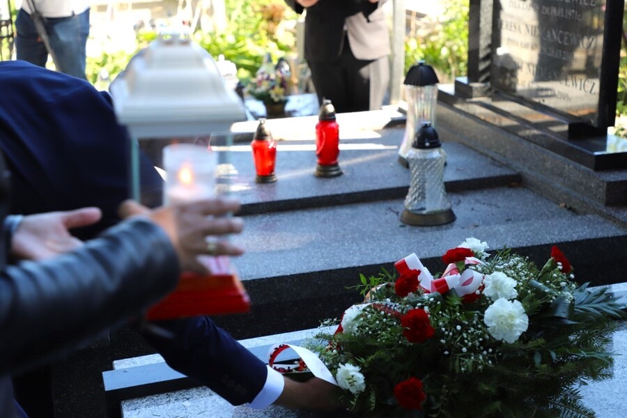 Uroczyste oznaczenie i poświęcenie wyremontowanego grobu śp. mjr. Aleksandra Komara – 13 sierpnia 2024, fot. Katarzyna Dojs (IPN)