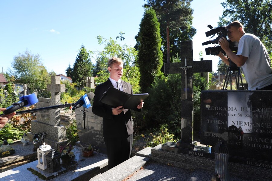 Uroczyste oznaczenie i poświęcenie wyremontowanego grobu śp. mjr. Aleksandra Komara – 13 sierpnia 2024, fot. Katarzyna Dojs (IPN)