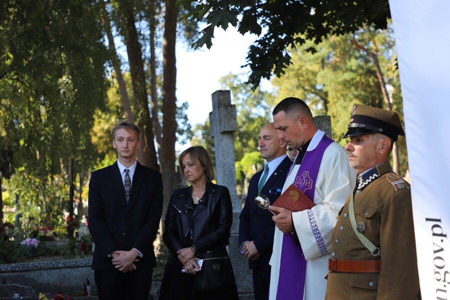 Uroczyste oznaczenie i poświęcenie wyremontowanego grobu śp. mjr. Aleksandra Komara – 13 sierpnia 2024, fot. Katarzyna Dojs (IPN)