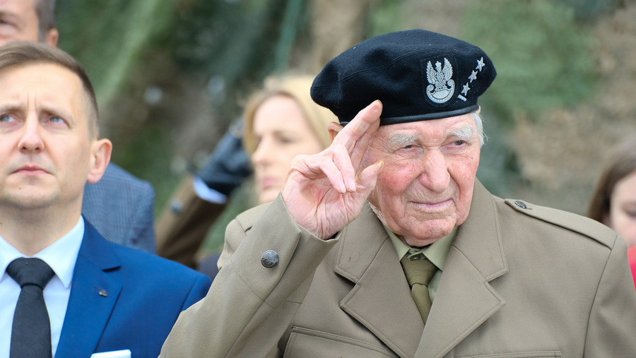 Uroczyste odsłonięcie i poświęcenie wyremontowanego pomnika Armii Krajowej w Dąbrowie Białostockiej – 27 września 2024, fot. Paula Prudziłowicz (IPN)