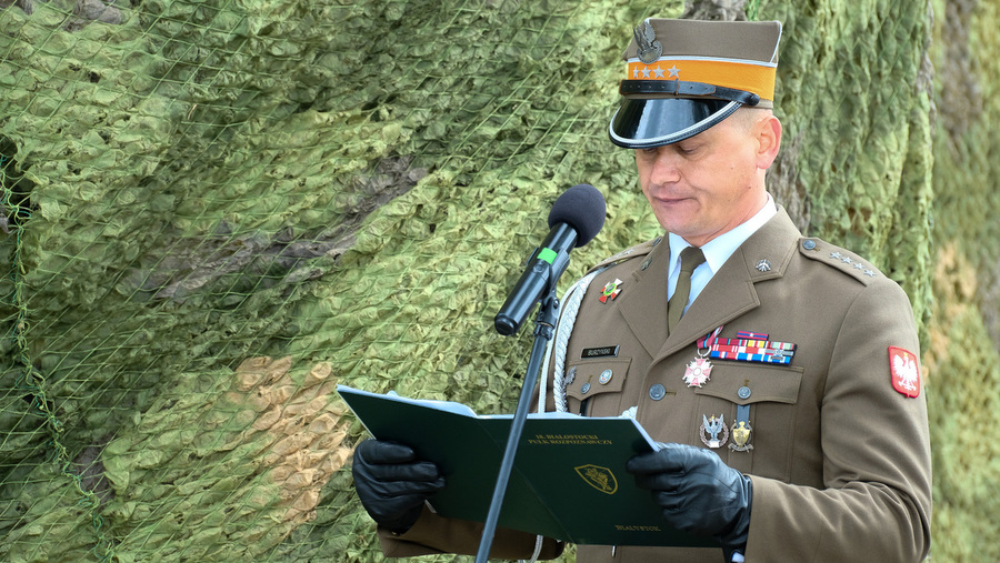 Uroczyste odsłonięcie i poświęcenie wyremontowanego pomnika Armii Krajowej w Dąbrowie Białostockiej – 27 września 2024, fot. Paula Prudziłowicz (IPN)