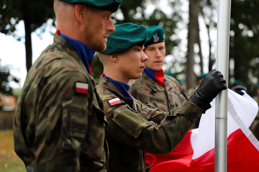 Uroczyste odsłonięcie i poświęcenie wyremontowanego pomnika Armii Krajowej w Dąbrowie Białostockiej – 27 września 2024, fot. Paula Prudziłowicz (IPN)