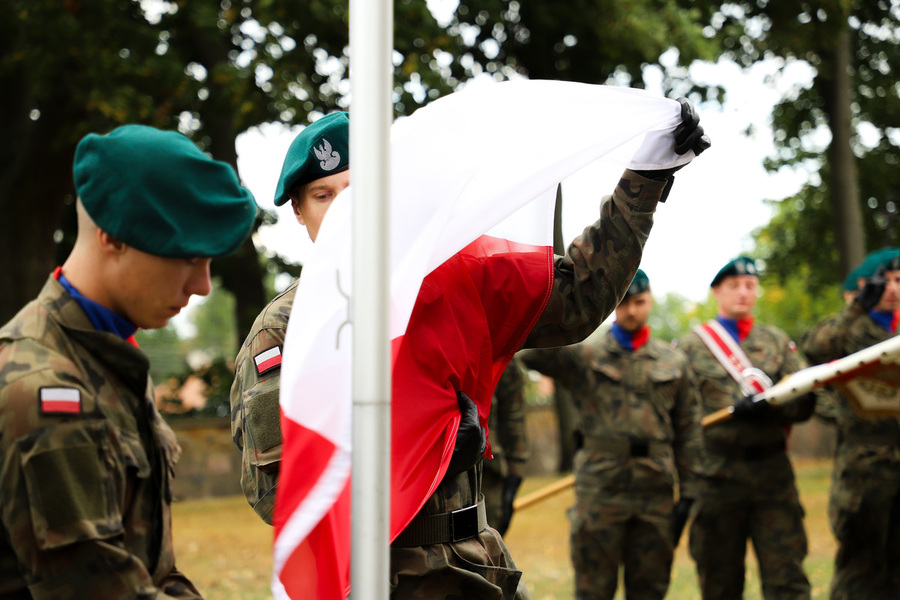Uroczyste odsłonięcie i poświęcenie wyremontowanego pomnika Armii Krajowej w Dąbrowie Białostockiej – 27 września 2024, fot. Paula Prudziłowicz (IPN)