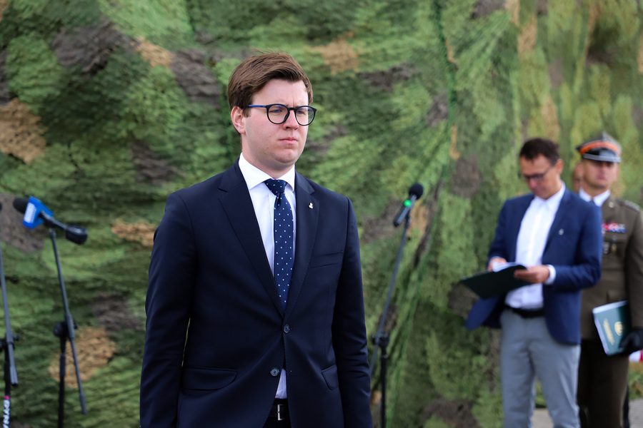 Uroczyste odsłonięcie i poświęcenie wyremontowanego pomnika Armii Krajowej w Dąbrowie Białostockiej – 27 września 2024, fot. Paula Prudziłowicz (IPN)