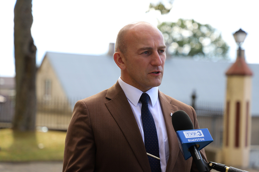 Uroczyste odsłonięcie i poświęcenie wyremontowanego pomnika Armii Krajowej w Dąbrowie Białostockiej – 27 września 2024, fot. Paula Prudziłowicz (IPN)