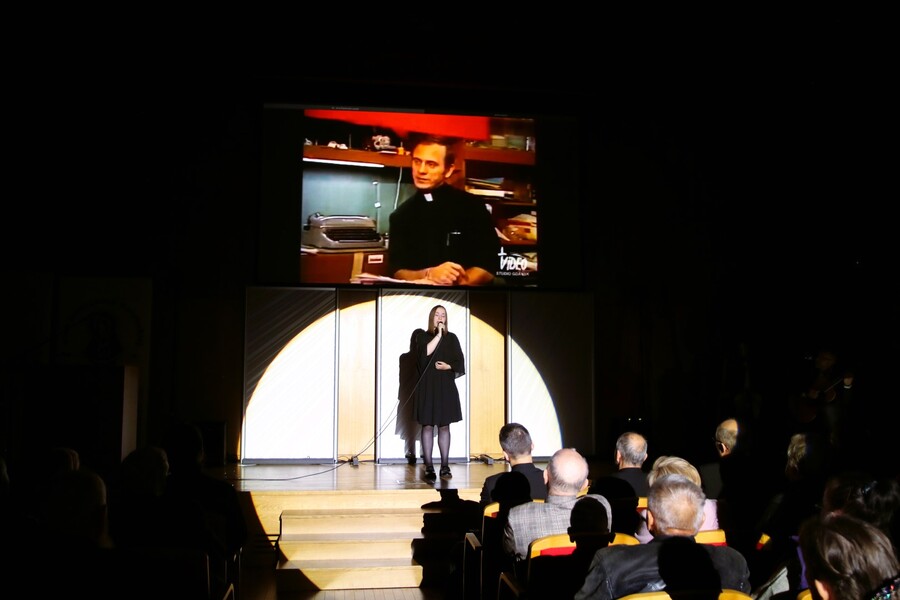 Spektakl pt. „Rozżarzone węgle miłości”, upamiętniający 40. rocznicę zamordowania bł. ks. Jerzego Popiełuszki – 8 października 2024, fot. Wioleta Wróbel (IPN)