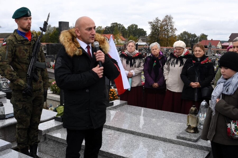 Uroczyste oznaczenie i poświęcenie grobu śp. Jadwigi Świętorzeckiej ,,Stokrotki” – 15 października 2024, fot. Katarzyna Dojs (IPN)