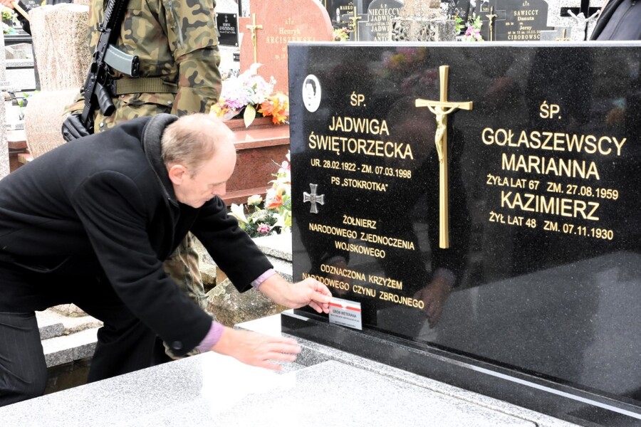Uroczyste oznaczenie i poświęcenie grobu śp. Jadwigi Świętorzeckiej ,,Stokrotki” – 15 października 2024, fot. Katarzyna Dojs (IPN)