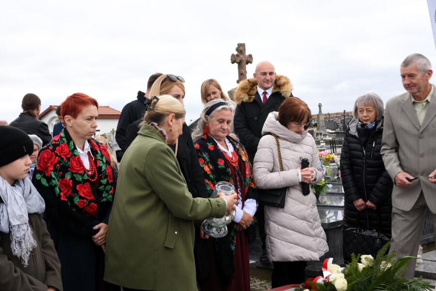 Uroczyste oznaczenie i poświęcenie grobu śp. Jadwigi Świętorzeckiej ,,Stokrotki” – 15 października 2024, fot. Katarzyna Dojs (IPN)