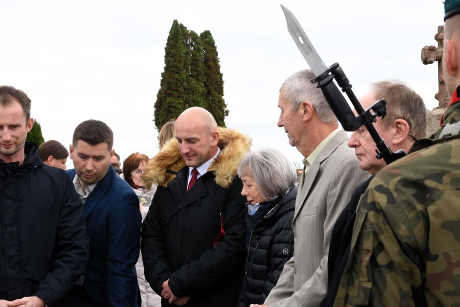 Uroczyste oznaczenie i poświęcenie grobu śp. Jadwigi Świętorzeckiej ,,Stokrotki” – 15 października 2024, fot. Katarzyna Dojs (IPN)